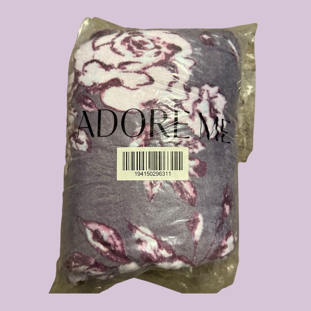 NWT Adore Me Lavender Fleece Rose Print Throw Blanket